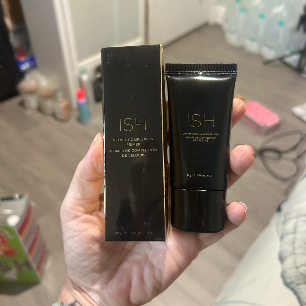 ISH Velvet Complexion Primer — Black with Gold Accents